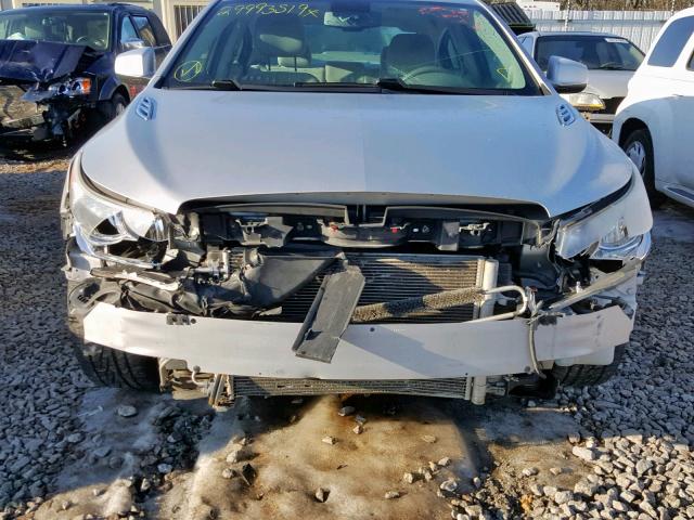 1G4GA5ED7BF309674 - 2011 BUICK LACROSSE C SILVER photo 9