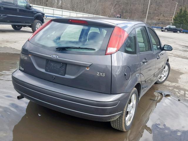 3FAHP37303R122853 - 2003 FORD FOCUS ZX5 GRAY photo 4