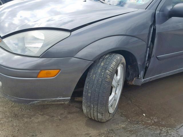 3FAHP37303R122853 - 2003 FORD FOCUS ZX5 GRAY photo 9