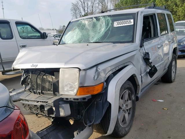 1J8HG48KX8C172356 - 2008 JEEP COMMANDER SILVER photo 2