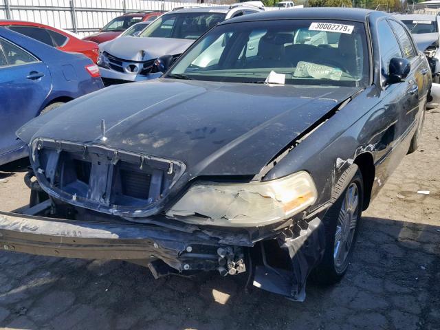 1LNHM83W43Y616355 - 2003 LINCOLN TOWN CAR C BLACK photo 2