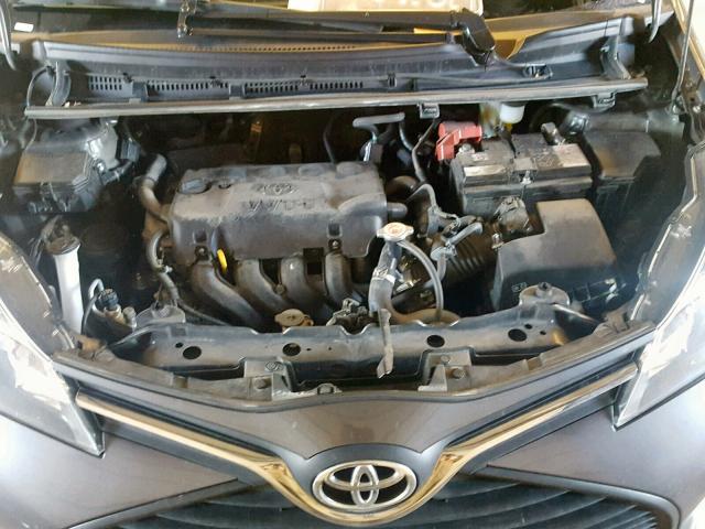 VNKKTUD39HA080133 - 2017 TOYOTA YARIS L GRAY photo 7