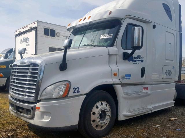 3AKJGLDVXDSFF7926 - 2013 FREIGHTLINER CASCADIA 1 WHITE photo 2