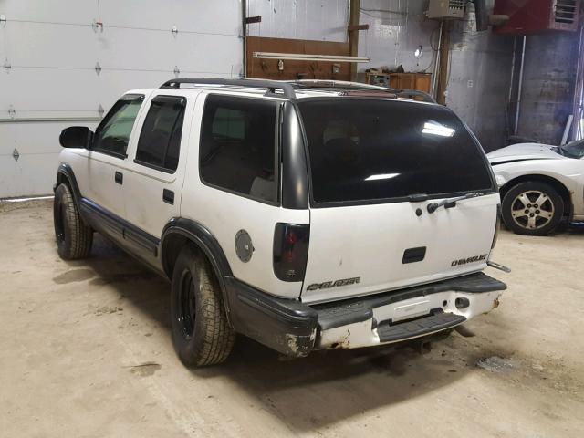 1GNDT13W4X2108366 - 1999 CHEVROLET BLAZER WHITE photo 3