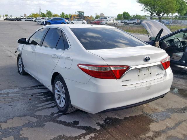 4T1BD1FK4HU212377 - 2017 TOYOTA CAMRY HYBR WHITE photo 3