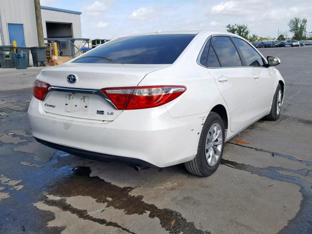 4T1BD1FK4HU212377 - 2017 TOYOTA CAMRY HYBR WHITE photo 4