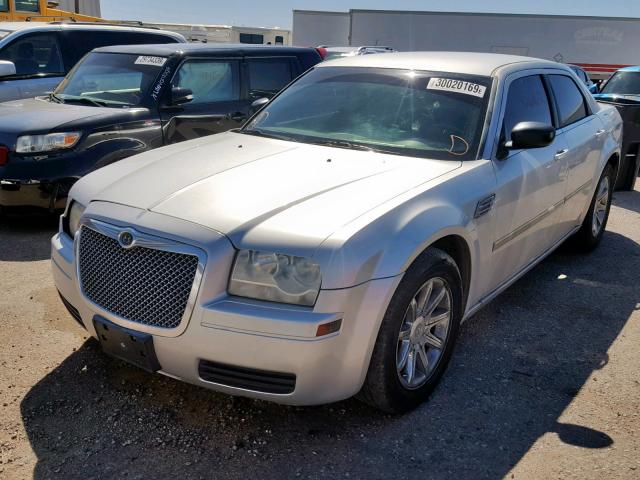 2C3KA43R17H829290 - 2007 CHRYSLER 300 SILVER photo 2