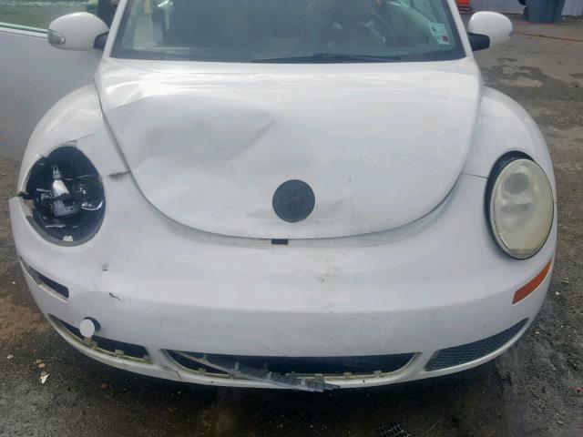 3VWRF31Y09M403107 - 2009 VOLKSWAGEN NEW BEETLE Weiß Foto 7