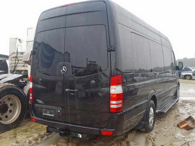 WD3PE8CC4D5788028 - 2013 MERCEDES-BENZ SPRINTER 2 BLACK photo 4