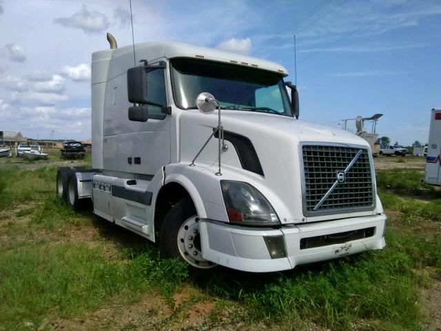 4V4NC9GH44N358471 - 2004 VOLVO VN VNL WHITE photo 1