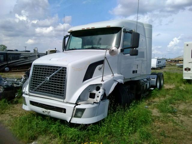 4V4NC9GH44N358471 - 2004 VOLVO VN VNL WHITE photo 2