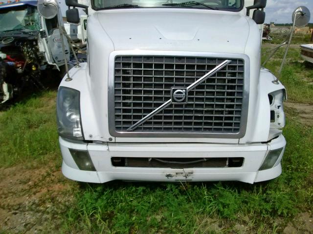 4V4NC9GH44N358471 - 2004 VOLVO VN VNL WHITE photo 7