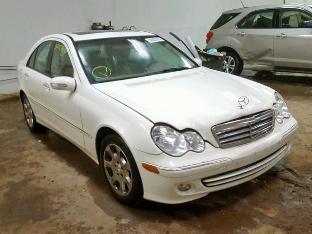 WDBRF84J45F620246 - 2005 MERCEDES-BENZ C 320 WHITE photo 1