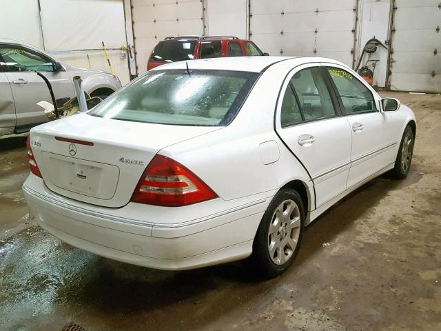 WDBRF84J45F620246 - 2005 MERCEDES-BENZ C 320 WHITE photo 4