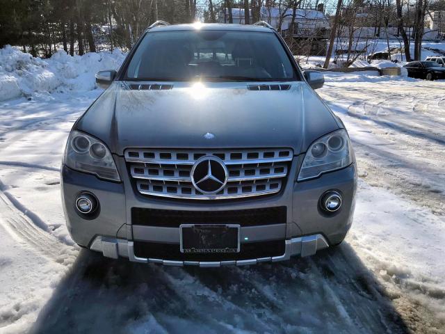 4JGBB7CB9AA603481 - 2010 MERCEDES-BENZ ML 550 4MA GRAY photo 3