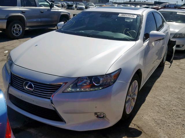 JTHBW1GG2E2073882 - 2014 LEXUS ES 300H WHITE photo 2