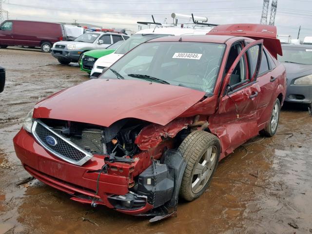 1FAFP34N95W161616 - 2005 FORD FOCUS ZX4 RED photo 2