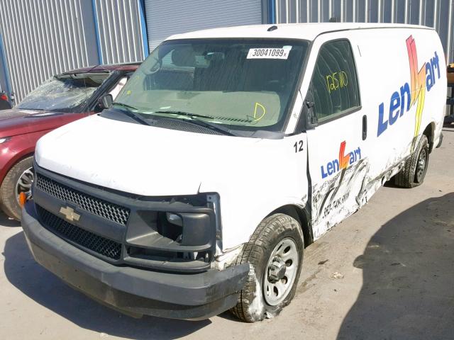 1GCSGAFXXD1141107 - 2013 CHEVROLET EXPRESS G1 WHITE photo 2