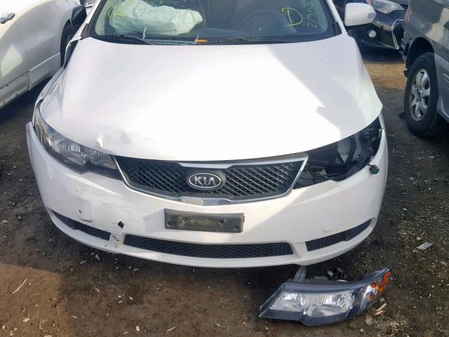 KNAFU4A28A5065444 - 2010 KIA FORTE EX WHITE photo 9