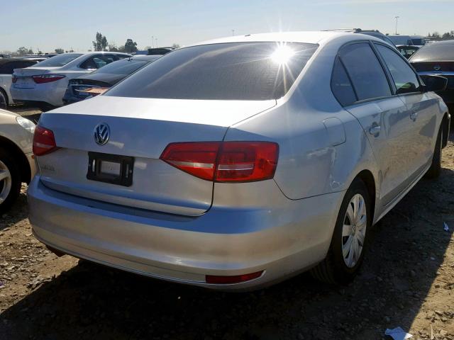 3VW2K7AJXFM255809 - 2015 VOLKSWAGEN JETTA BASE SILVER photo 4