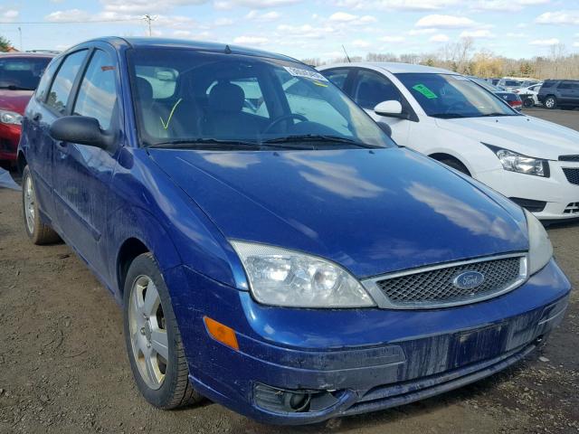 3FAFP37N45R156015 - 2005 FORD FOCUS ZX5 BLUE photo 1