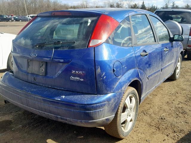 3FAFP37N45R156015 - 2005 FORD FOCUS ZX5 BLUE photo 4