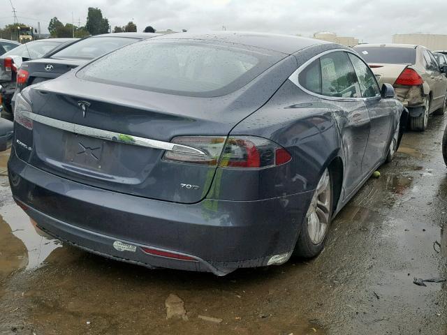 5YJSA1S2XFF088222 - 2015 TESLA MODEL S 70 GRAY photo 4