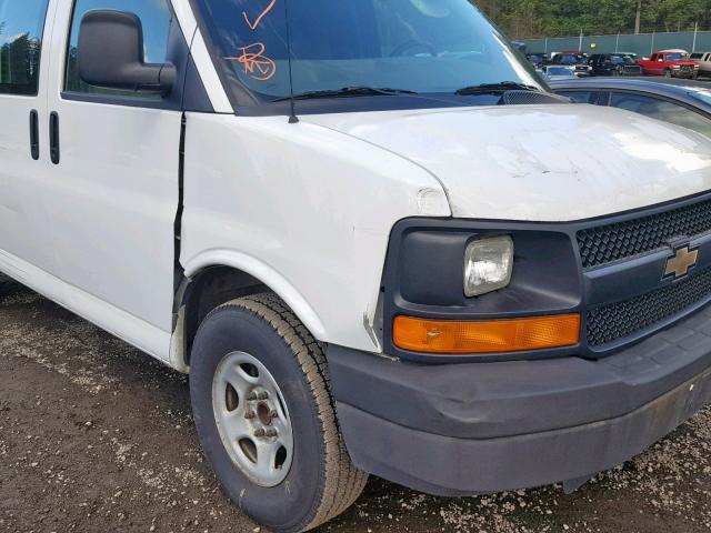 1GCFG15X471121460 - 2007 CHEVROLET EXPRESS G1 WHITE photo 9