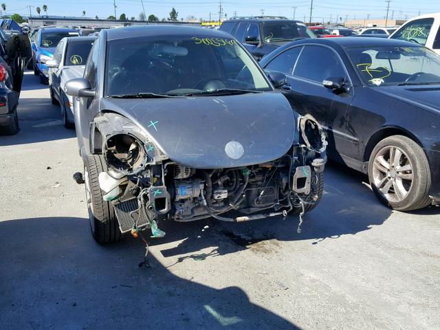 3VWCR31C25M403900 - 2005 VOLKSWAGEN NEW BEETLE Grau Foto 1