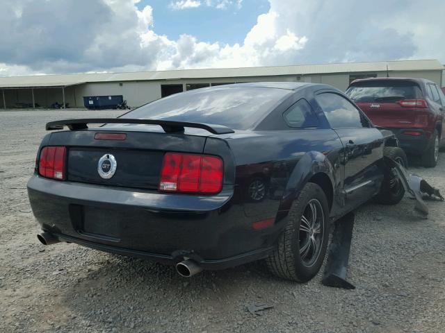 1ZVHT82HX65194895 - 2006 FORD MUSTANG GT BLACK photo 4