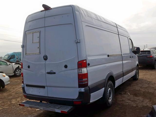 WD3PE8CC7FP154719 - 2015 MERCEDES-BENZ SPRINTER 2 WHITE photo 4