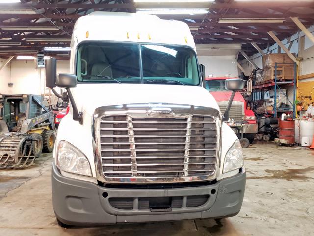 1FUJGLDR7CSBH1239 - 2012 FREIGHTLINER CASCADIA 1 WHITE photo 1