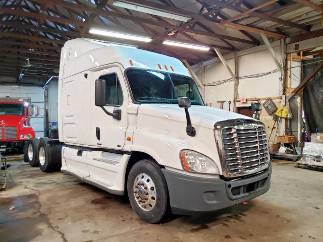 1FUJGLDR7CSBH1239 - 2012 FREIGHTLINER CASCADIA 1 WHITE photo 2