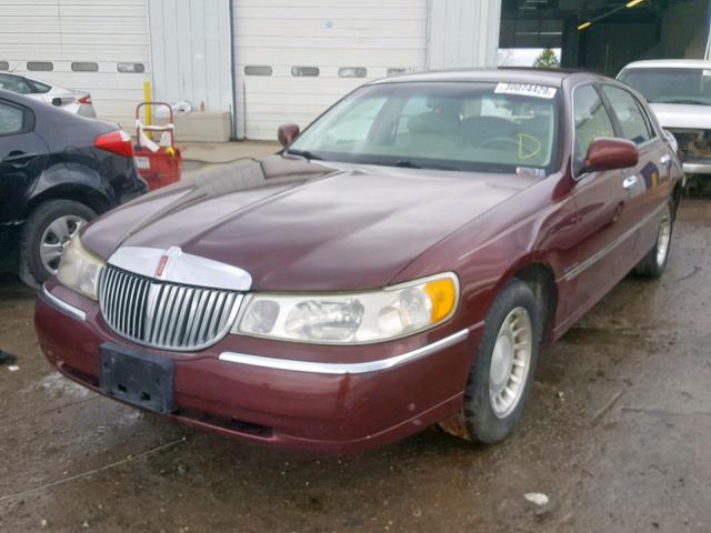 1LNHM81W5YY894725 - 2000 LINCOLN TOWN CAR E RED photo 2