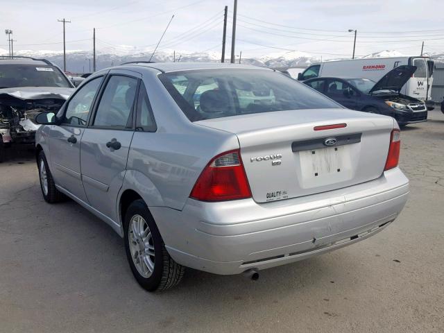 1FAFP34N87W121577 - 2007 FORD FOCUS ZX4 SILVER photo 3