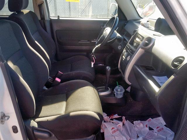 JTLKT324150196575 - 2005 TOYOTA SCION XB WHITE photo 5