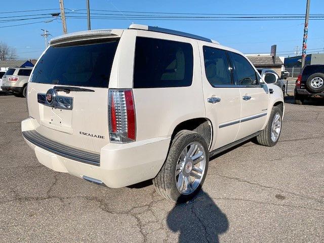 1GYS4DEF5DR244563 - 2013 CADILLAC ESCALADE P WHITE photo 4