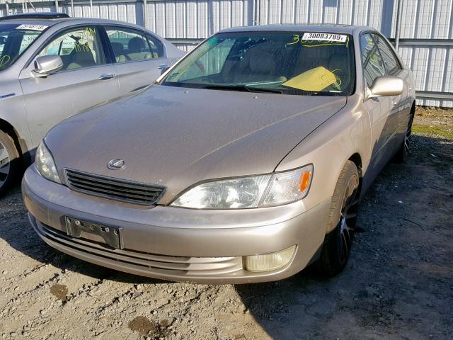 JT8BF28G7W5046875 - 1998 LEXUS ES 300 GOLD photo 2