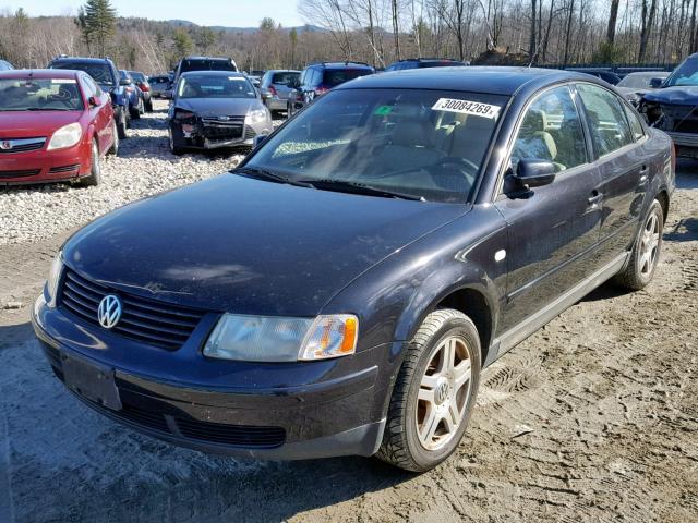 WVWBH63B61P028671 - 2001 VOLKSWAGEN PASSAT GLX BLACK photo 2