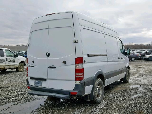 WD3PE7CC0C5685990 - 2012 MERCEDES-BENZ SPRINTER 2 WHITE photo 4