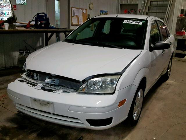 1FAFP34N67W293431 - 2007 FORD FOCUS ZX4 WHITE photo 2