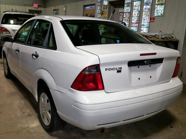 1FAFP34N67W293431 - 2007 FORD FOCUS ZX4 WHITE photo 3