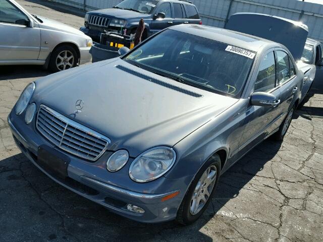 WDBUF65J35A649988 - 2005 MERCEDES-BENZ E 320 BLUE photo 2