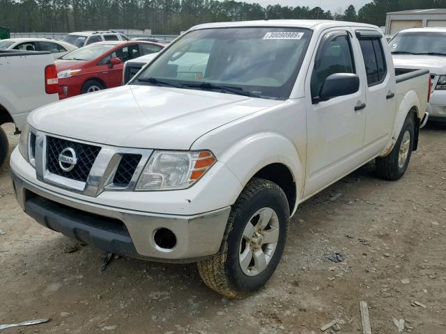 1N6AD0EV0AC436289 - 2010 NISSAN FRONTIER C WHITE photo 2