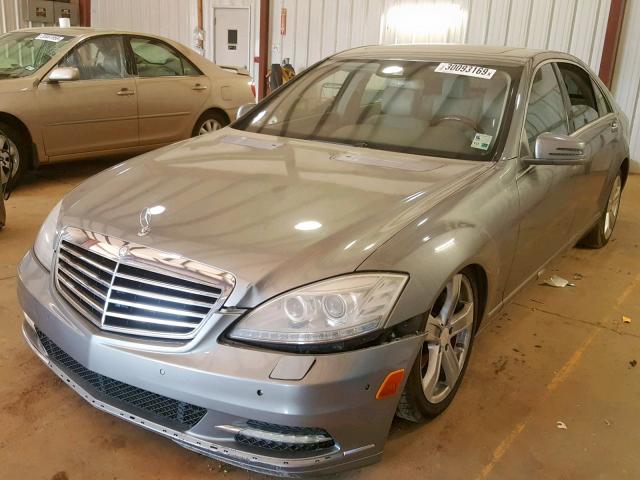 WDDNG7BB3AA352841 - 2010 MERCEDES-BENZ S 550 GRAY photo 2