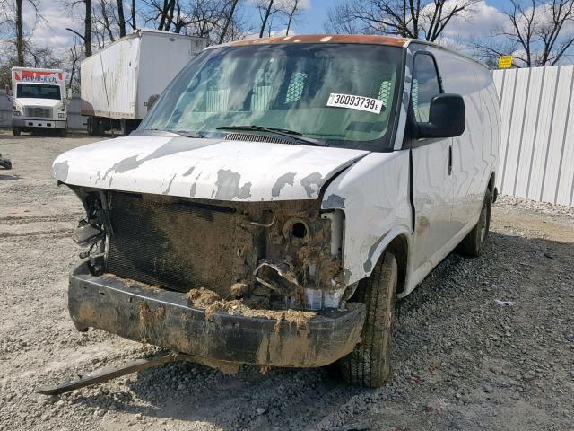 1GCFG15X961168983 - 2006 CHEVROLET EXPRESS G1 WHITE photo 2