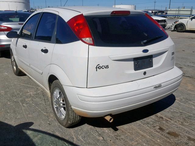 3FAFP37383R138354 - 2003 FORD FOCUS ZX5 WHITE photo 3