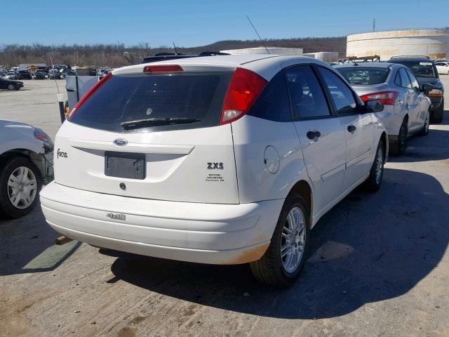 3FAFP37383R138354 - 2003 FORD FOCUS ZX5 WHITE photo 4