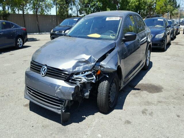 3VW2K7AJ3EM243192 - 2014 VOLKSWAGEN JETTA BASE Մոխրագույն լուսանկար 2