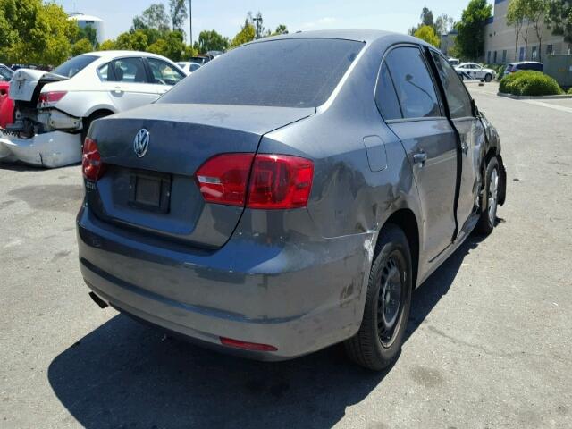 3VW2K7AJ3EM243192 - 2014 VOLKSWAGEN JETTA BASE Մոխրագույն լուսանկար 4